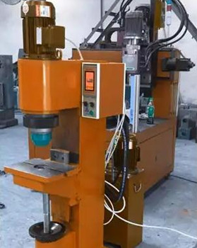 鉚接機廠家有哪些規(guī)格型號？